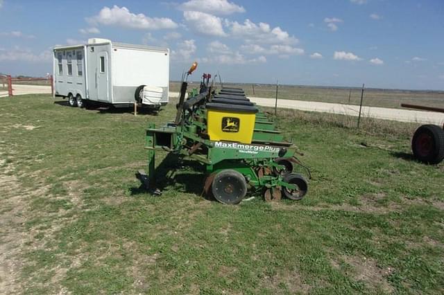 Image of John Deere 1700 equipment image 2