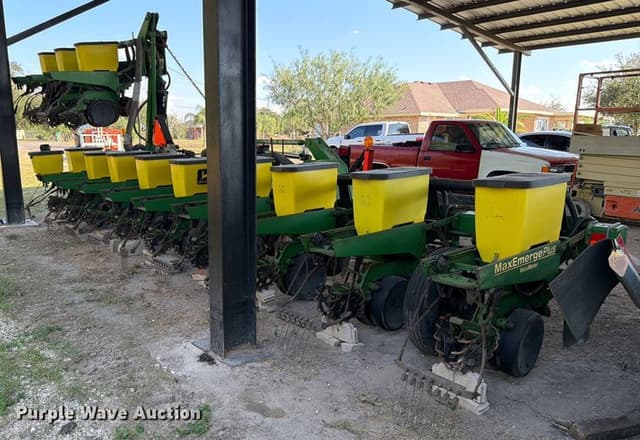 Image of John Deere 1700 equipment image 4
