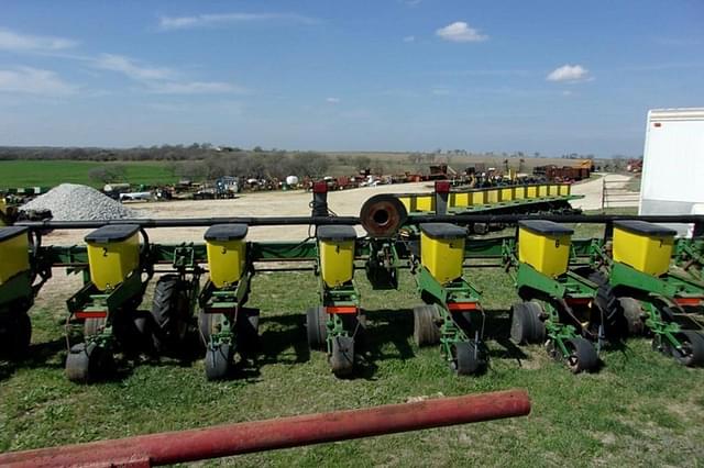 Image of John Deere 1700 equipment image 1