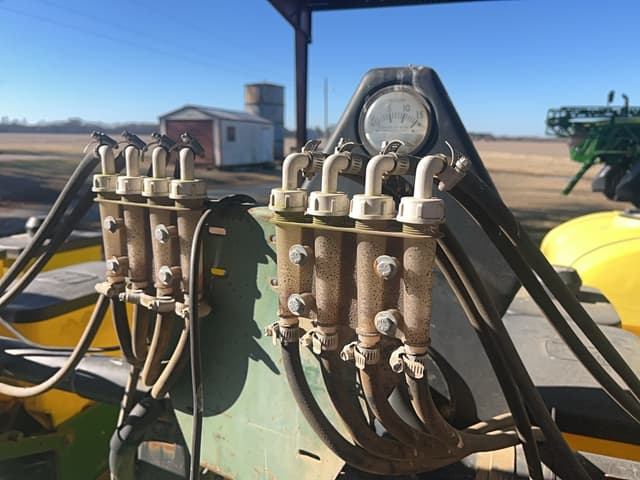 Image of John Deere 1700 equipment image 2