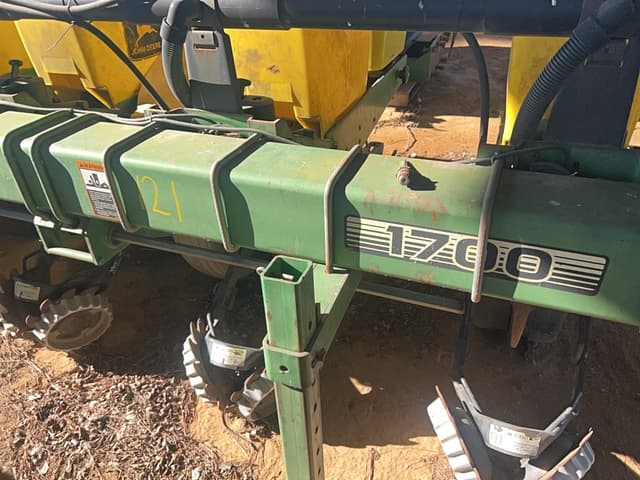 Image of John Deere 1700 equipment image 1