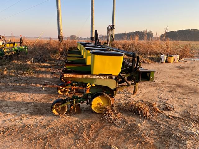 Image of John Deere 1700 equipment image 1