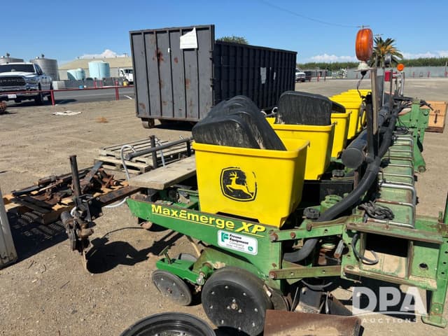 Image of John Deere 1700 equipment image 3