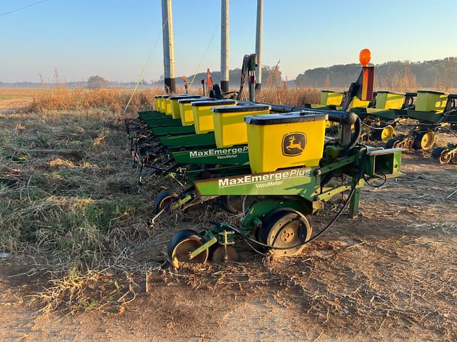 Image of John Deere 1700 equipment image 1