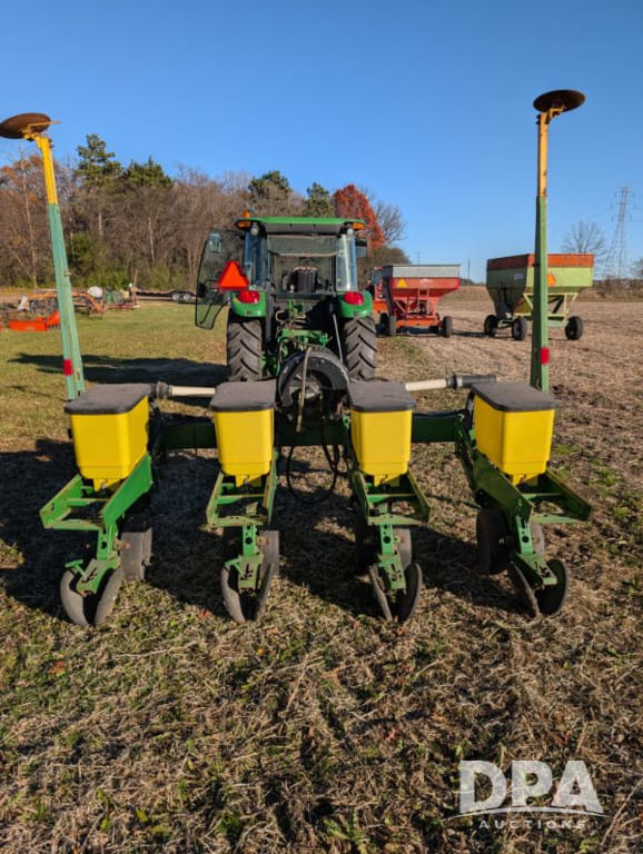 John Deere 1700 Equipment Image0
