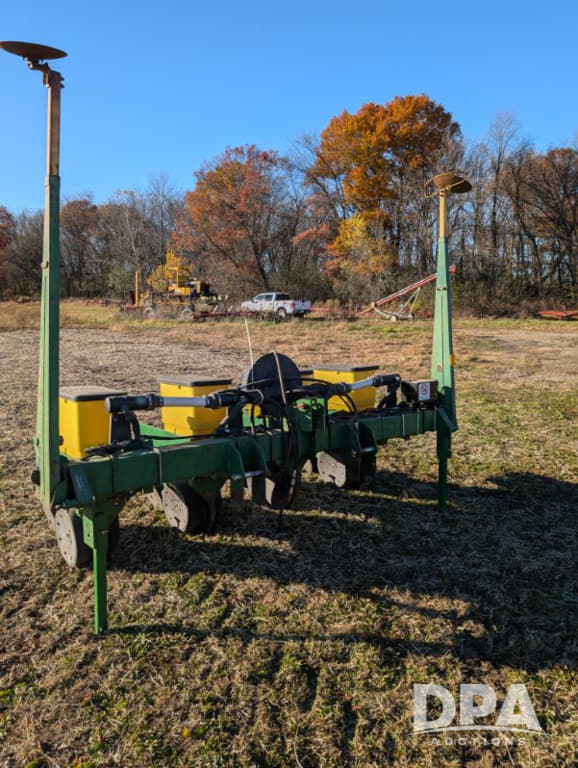 Image of John Deere 1700 equipment image 1