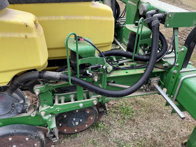 Image of John Deere 1705 equipment image 3
