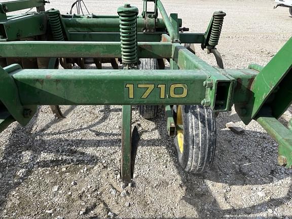 Image of John Deere 1710 equipment image 3