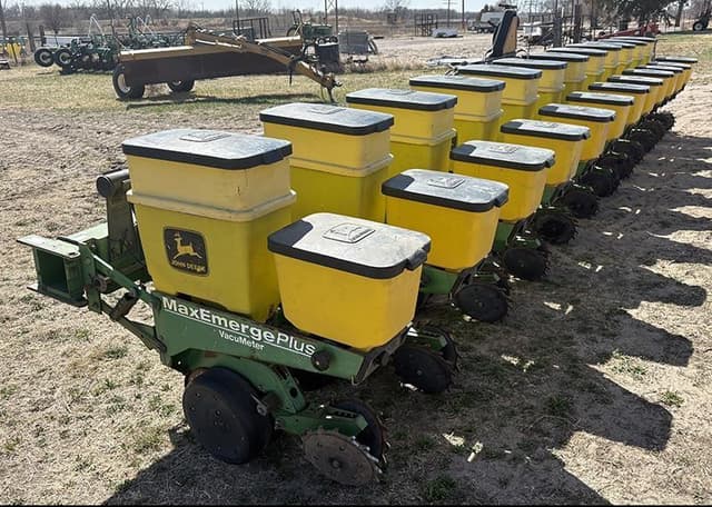 Image of John Deere 1710 equipment image 2