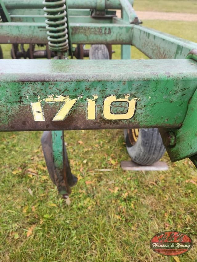 Image of John Deere 1710A equipment image 3