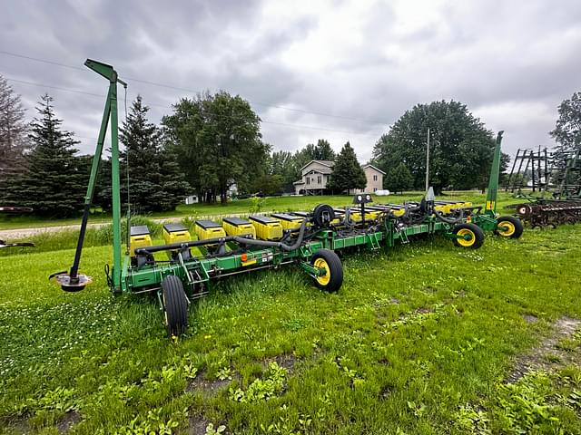 Image of John Deere 1710 equipment image 1