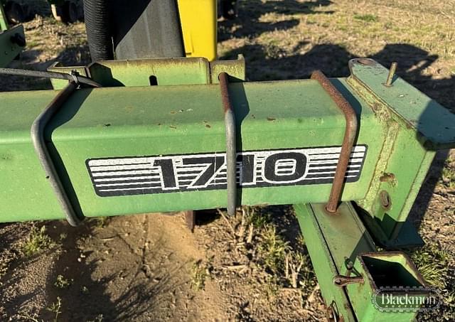 Image of John Deere 1710 equipment image 1