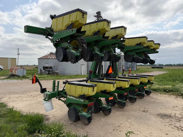 Image of John Deere 1720 equipment image 3