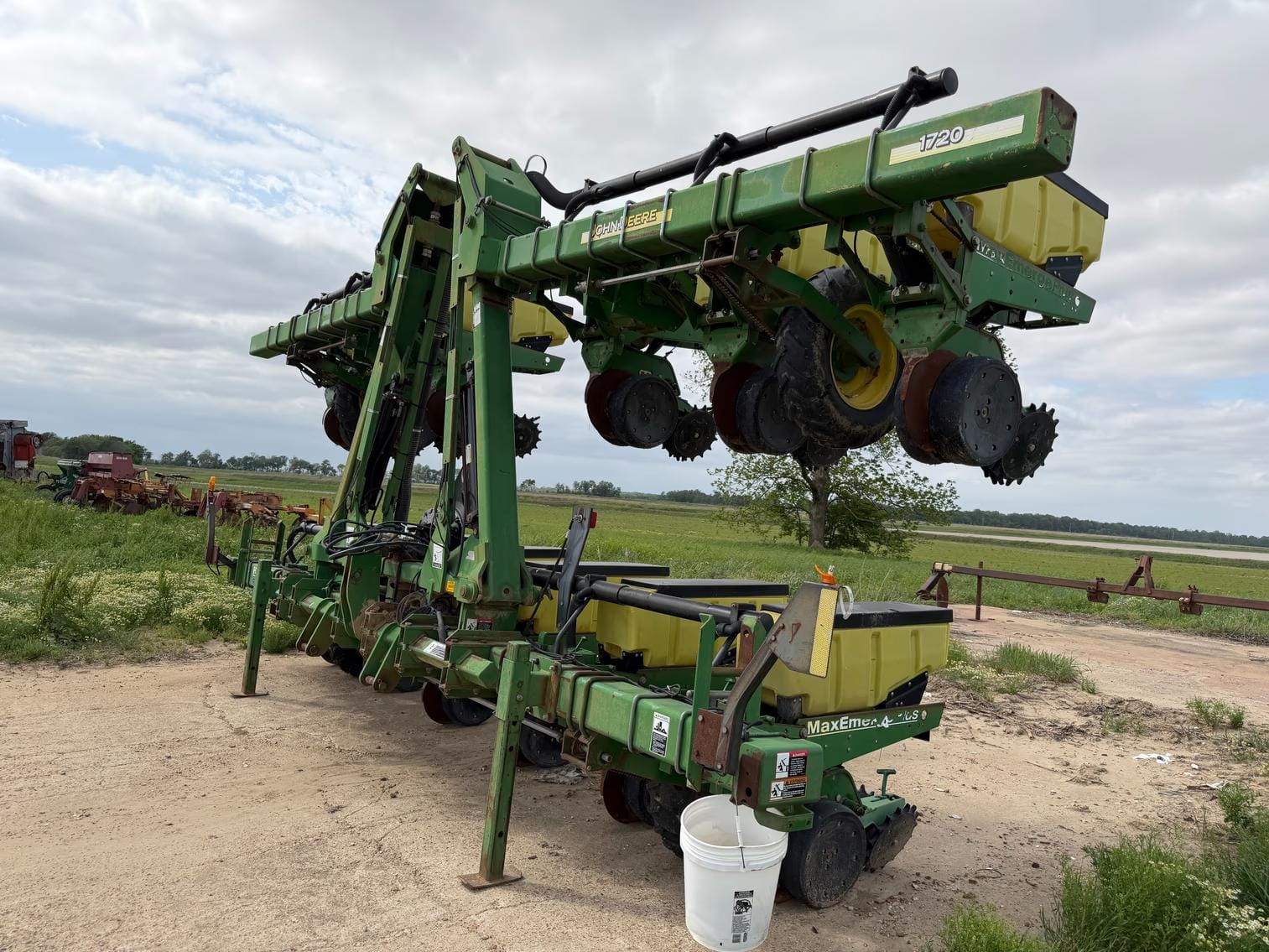 John Deere 1720 Equipment Image0