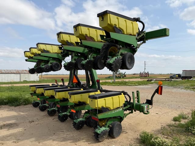 Image of John Deere 1720 equipment image 2