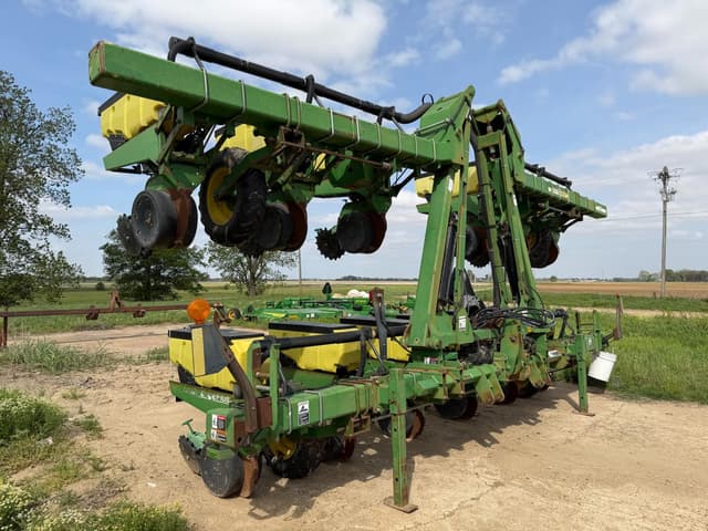 Image of John Deere 1720 equipment image 1