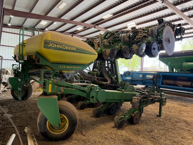 Image of John Deere 1720 equipment image 2