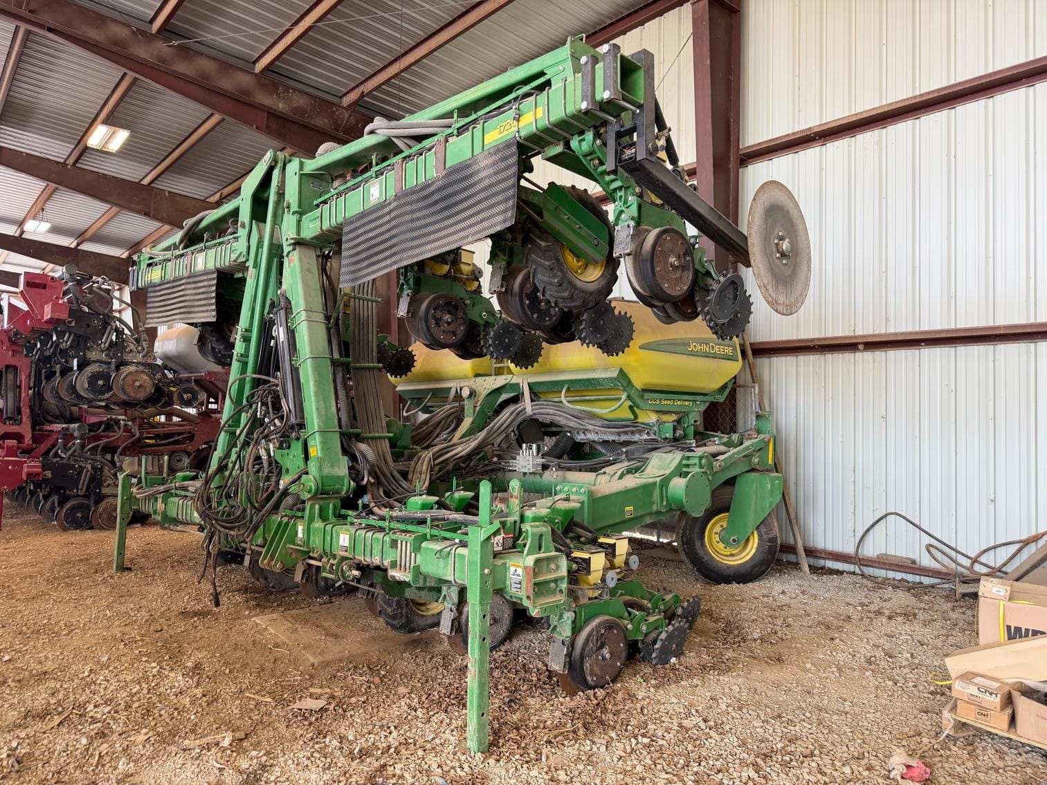 John Deere 1720 Equipment Image0