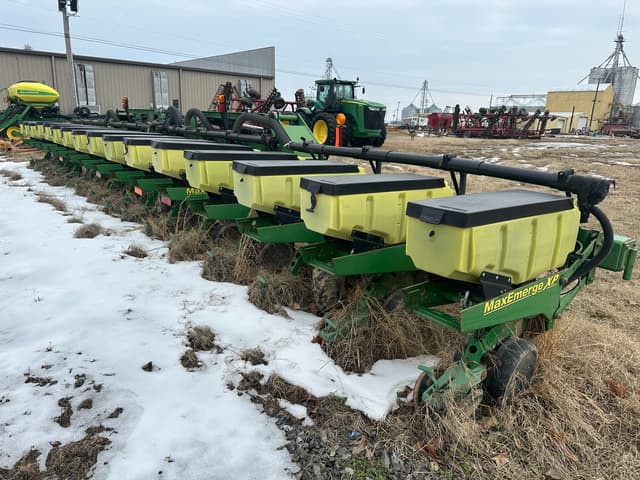 Image of John Deere 1720 equipment image 2