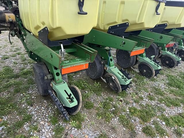 Image of John Deere 1720 equipment image 4