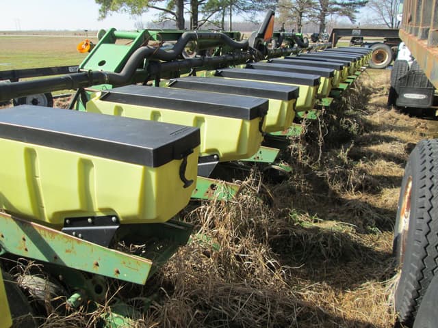 Image of John Deere 1720 equipment image 4