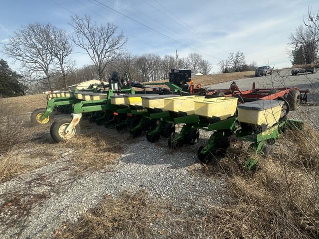 Image of John Deere 1720 equipment image 2