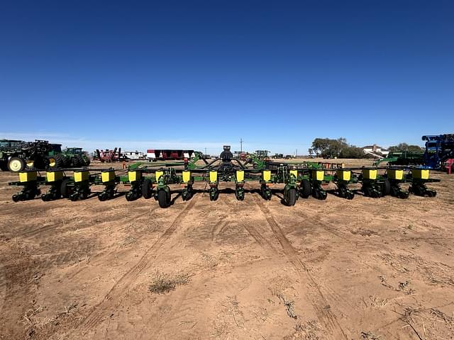 Image of John Deere 1720 equipment image 1