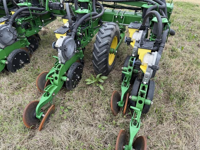 Image of John Deere 1720 equipment image 4