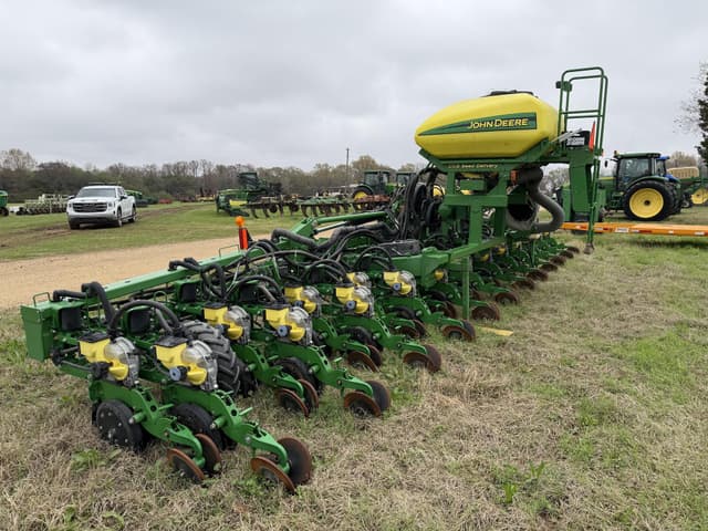 Image of John Deere 1720 equipment image 2