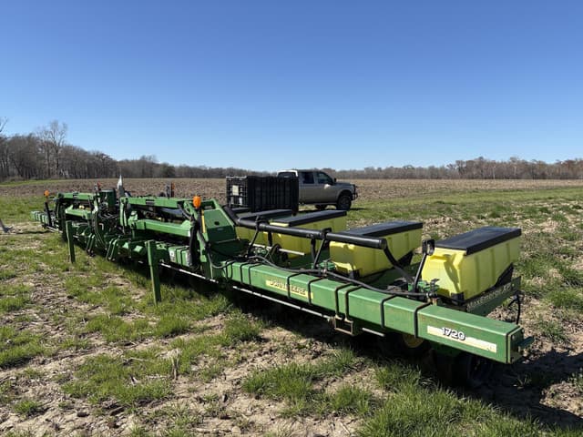 Image of John Deere 1720 equipment image 3