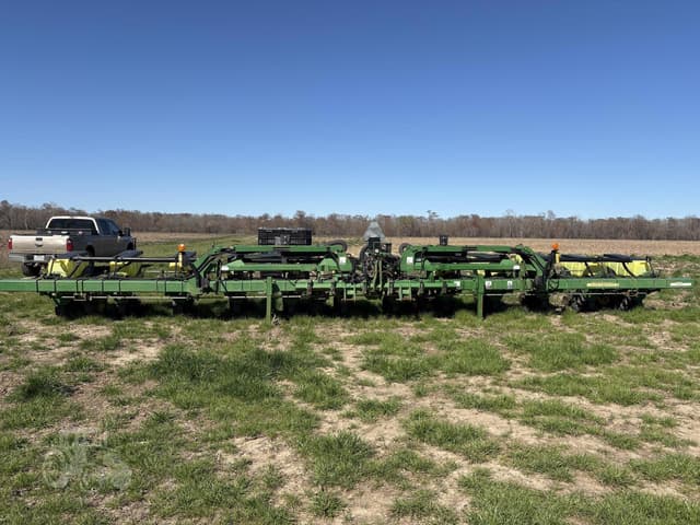 Image of John Deere 1720 equipment image 1
