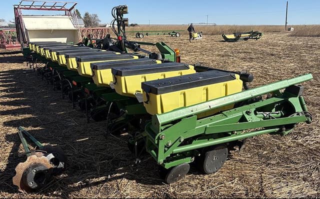 Image of John Deere 1720 equipment image 4