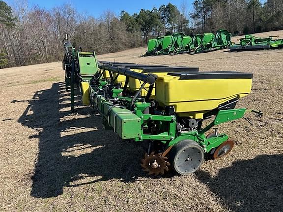 Image of John Deere 1720 equipment image 3