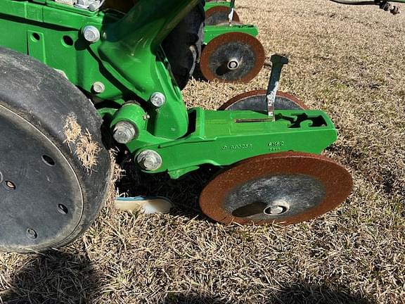 Image of John Deere 1720 equipment image 3