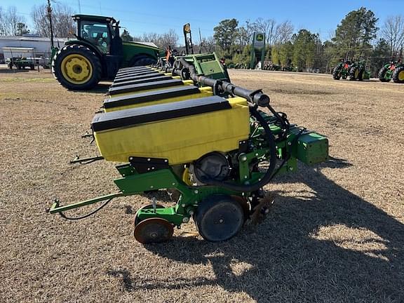 Image of John Deere 1720 equipment image 1