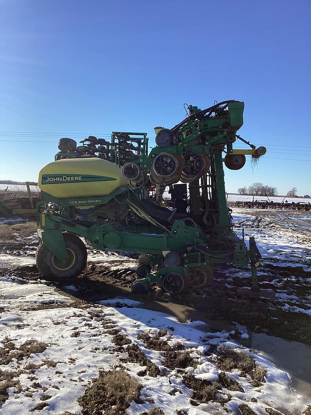 Image of John Deere 1720 equipment image 2