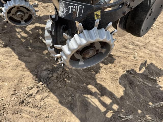 Image of John Deere 1720 equipment image 1