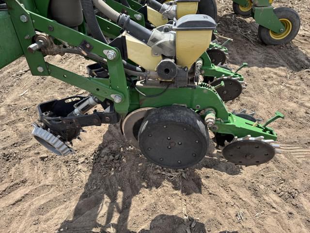 Image of John Deere 1720 equipment image 2