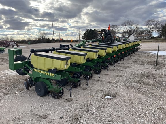 John Deere 1720 Equipment Image0
