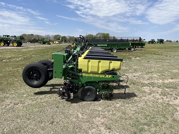 Image of John Deere 1720 equipment image 4