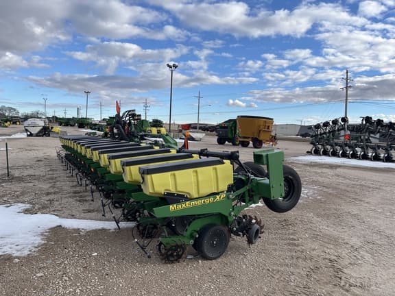 Image of John Deere 1720 equipment image 1