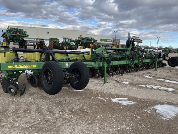 Image of John Deere 1720 equipment image 4