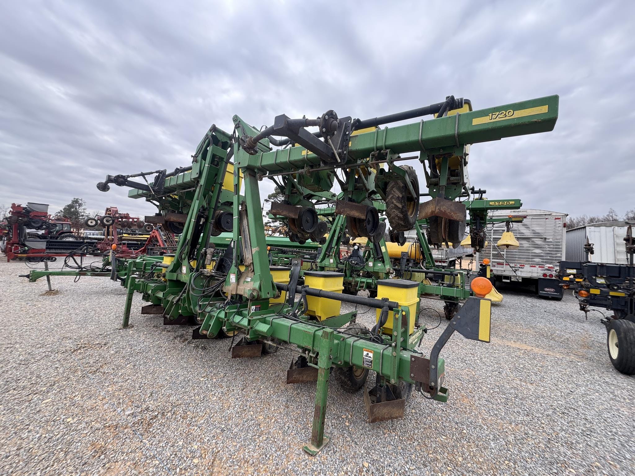 John Deere 1720 Equipment Image0