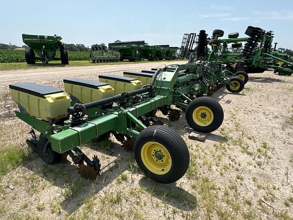 Image of John Deere 1720 equipment image 1