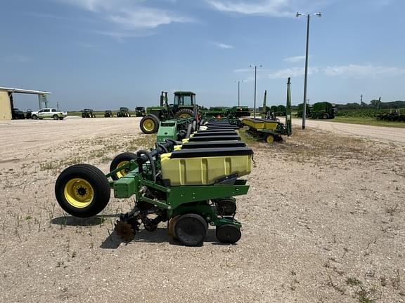 Image of John Deere 1720 equipment image 4