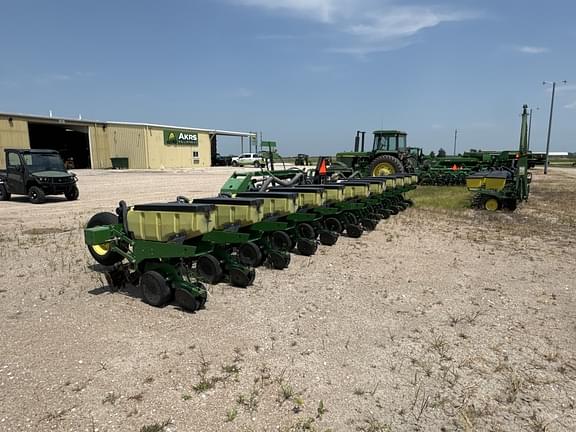 Image of John Deere 1720 equipment image 2