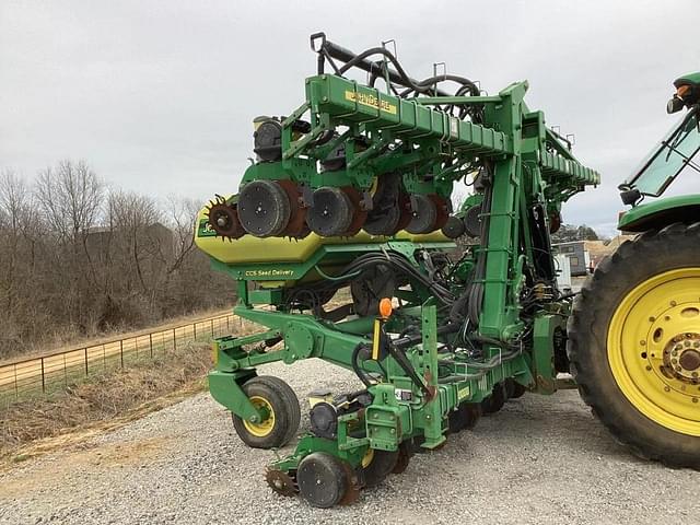 Image of John Deere 1720 equipment image 1