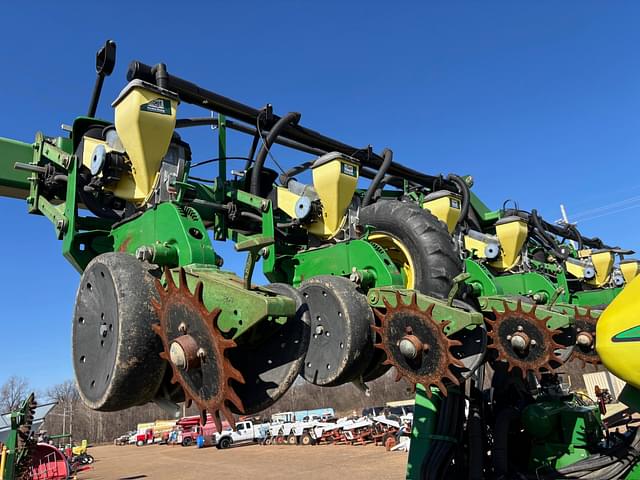 Image of John Deere 1720 equipment image 3