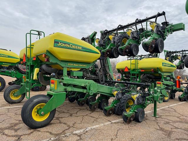 Image of John Deere 1720 equipment image 4