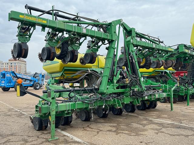 Image of John Deere 1720 equipment image 3